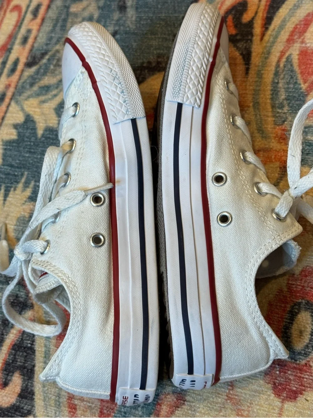 Converse low cut